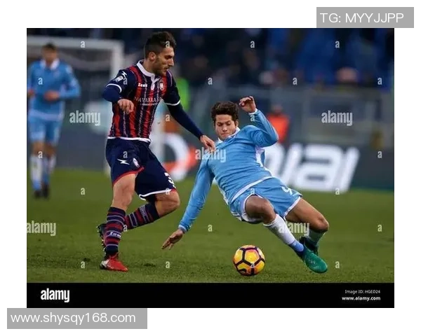 足球明星家庭背景揭秘：他们的父母、配偶与孩子如何影响了他们的职业生涯